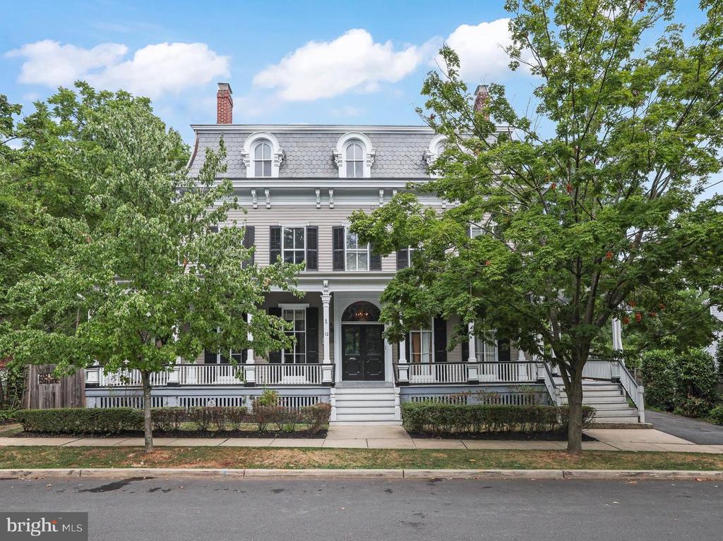 12 MURRAY PLACE