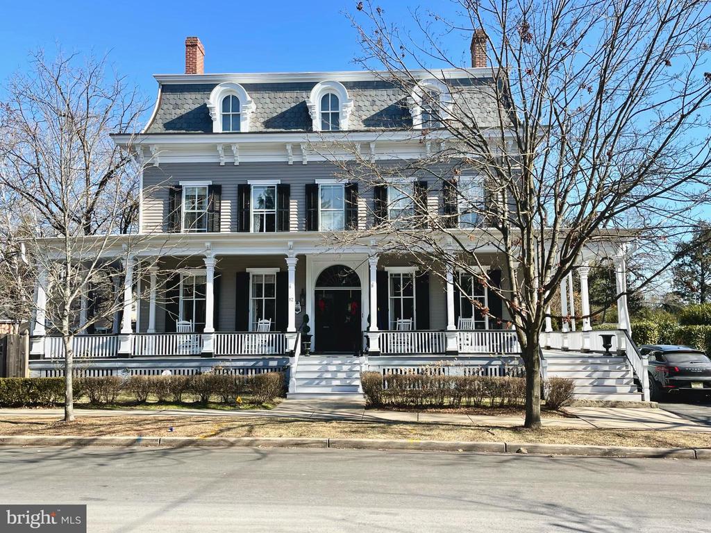 12 MURRAY PLACE