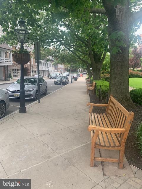 25 PALMER SQUARE W E