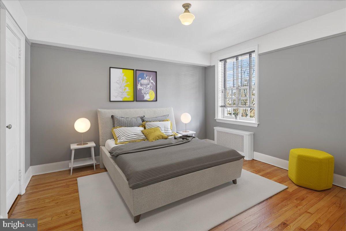 25 PALMER SQUARE W E