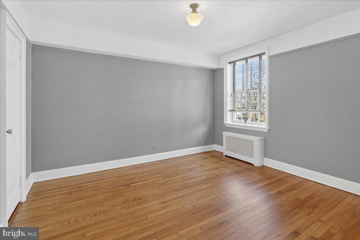 25 PALMER SQUARE W E