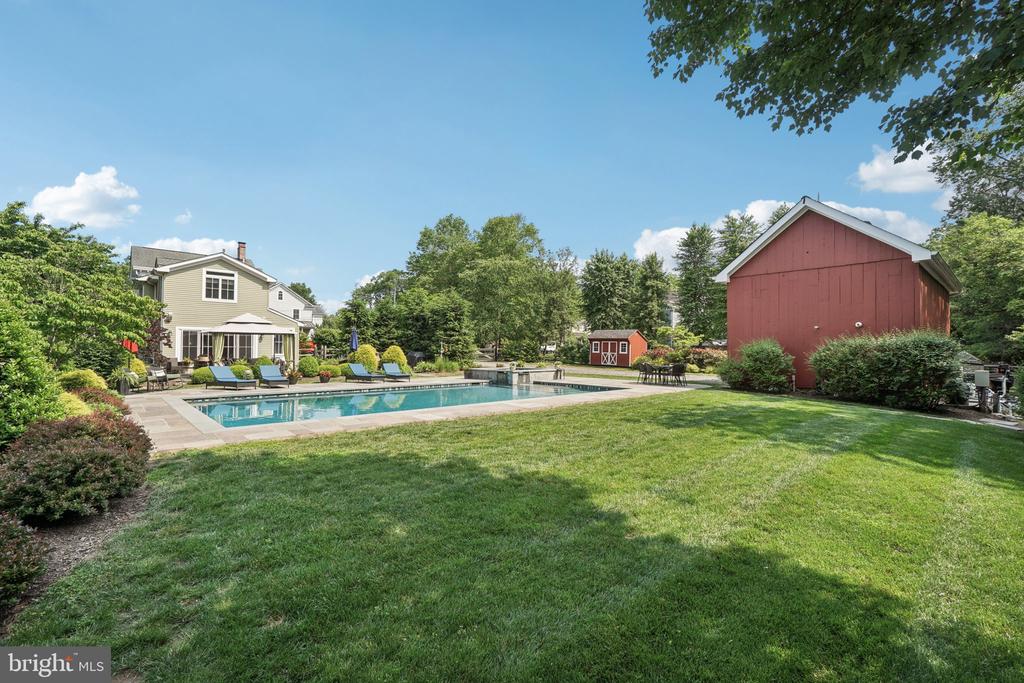 6 Greenwood Ave
