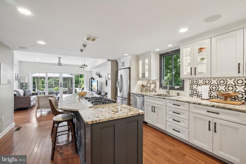 6 Greenwood Ave