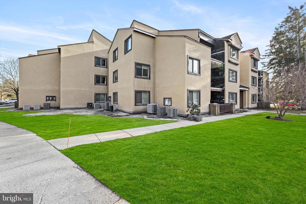 3226 SAYRE DRIVE
