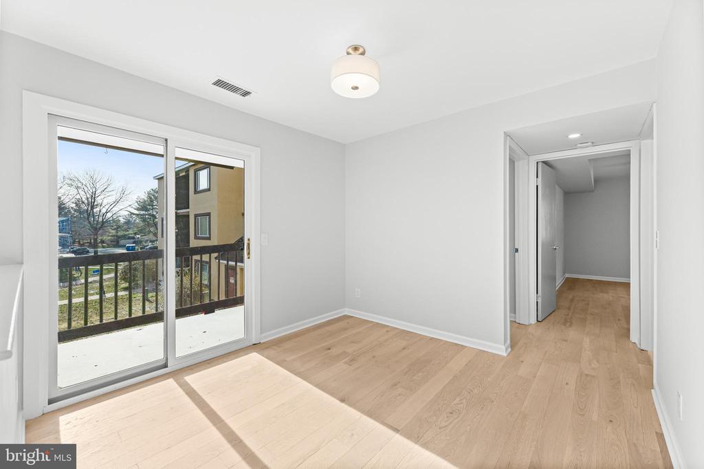 3226 SAYRE DRIVE