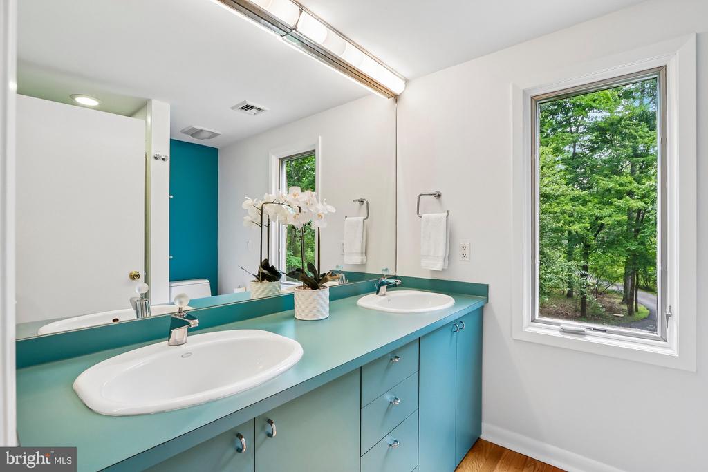 42 PIN OAK ROAD