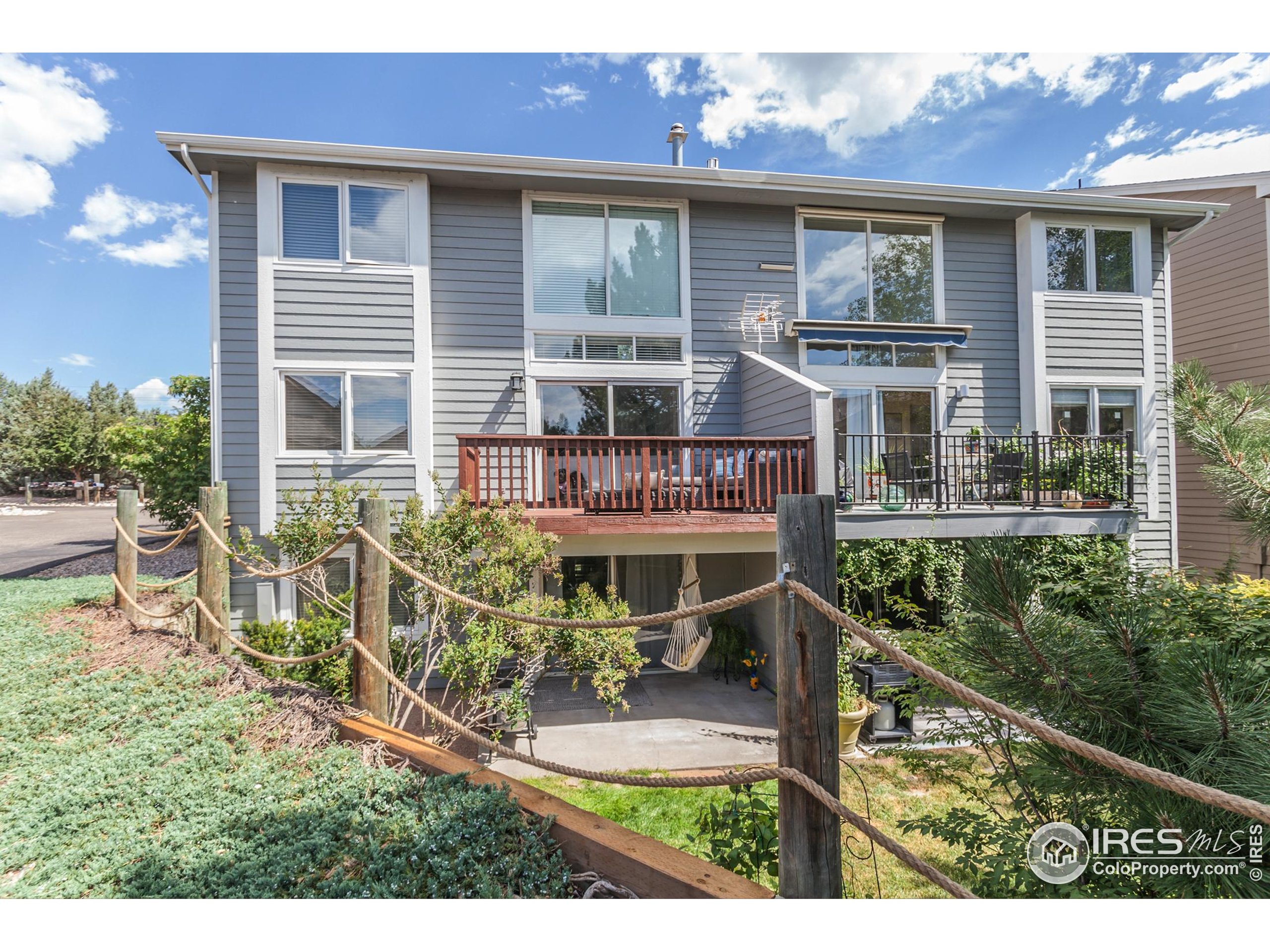 393 Captains Ct