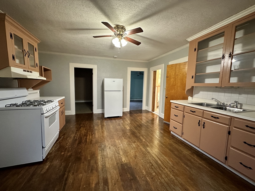 52 Harrison Ave # 2