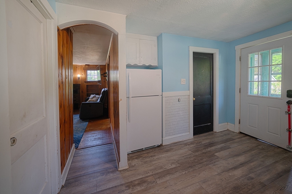 87 Howlands Ln
