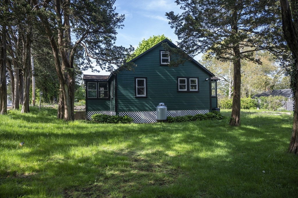 87 Howlands Ln