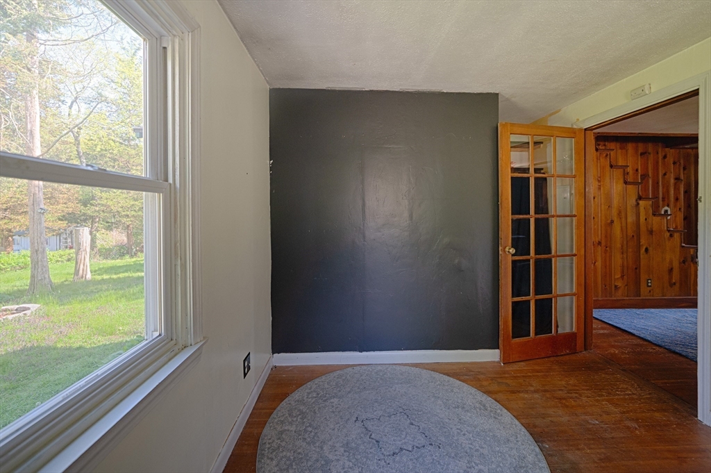 87 Howlands Ln