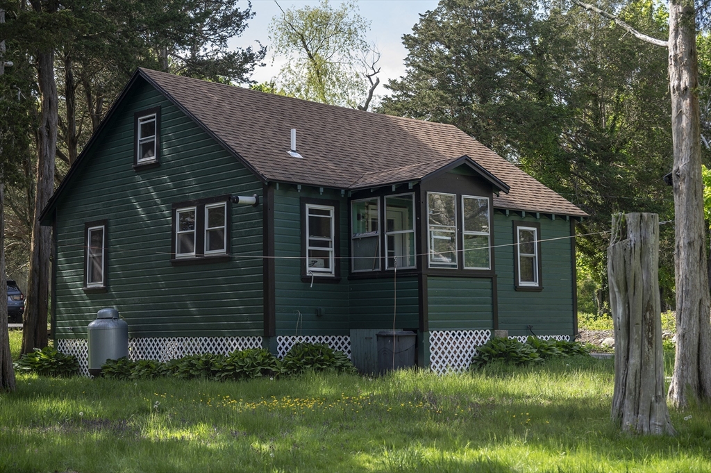 87 Howlands Ln