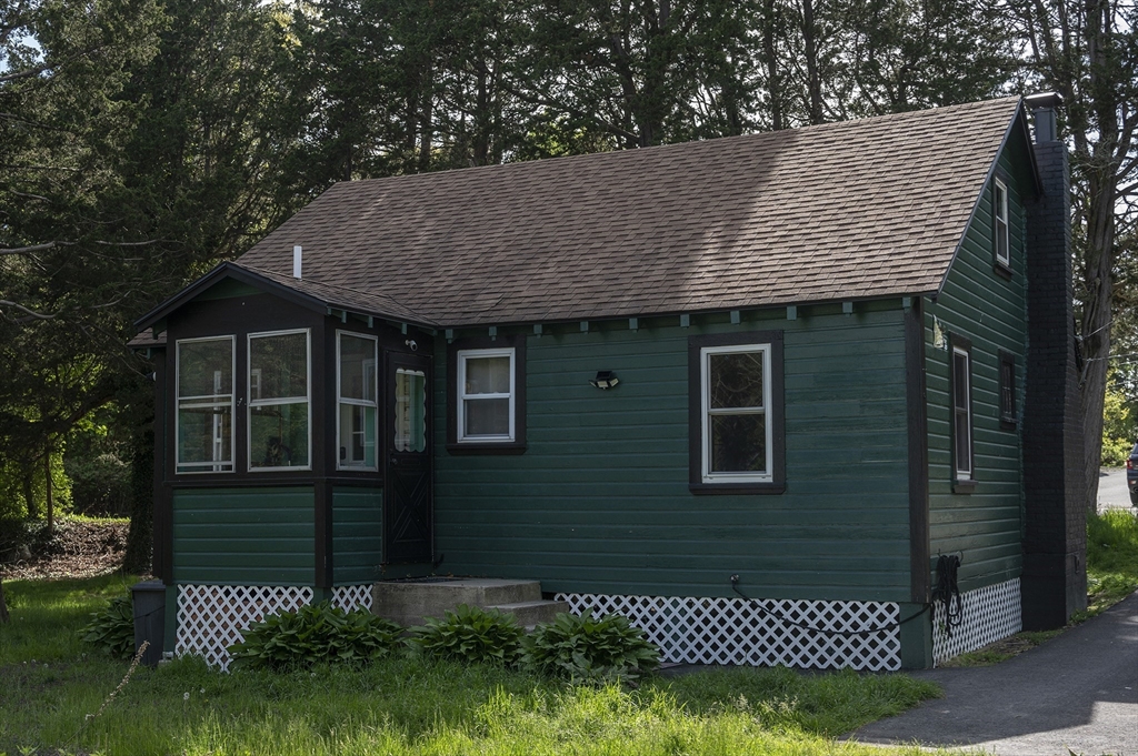 87 Howlands Ln
