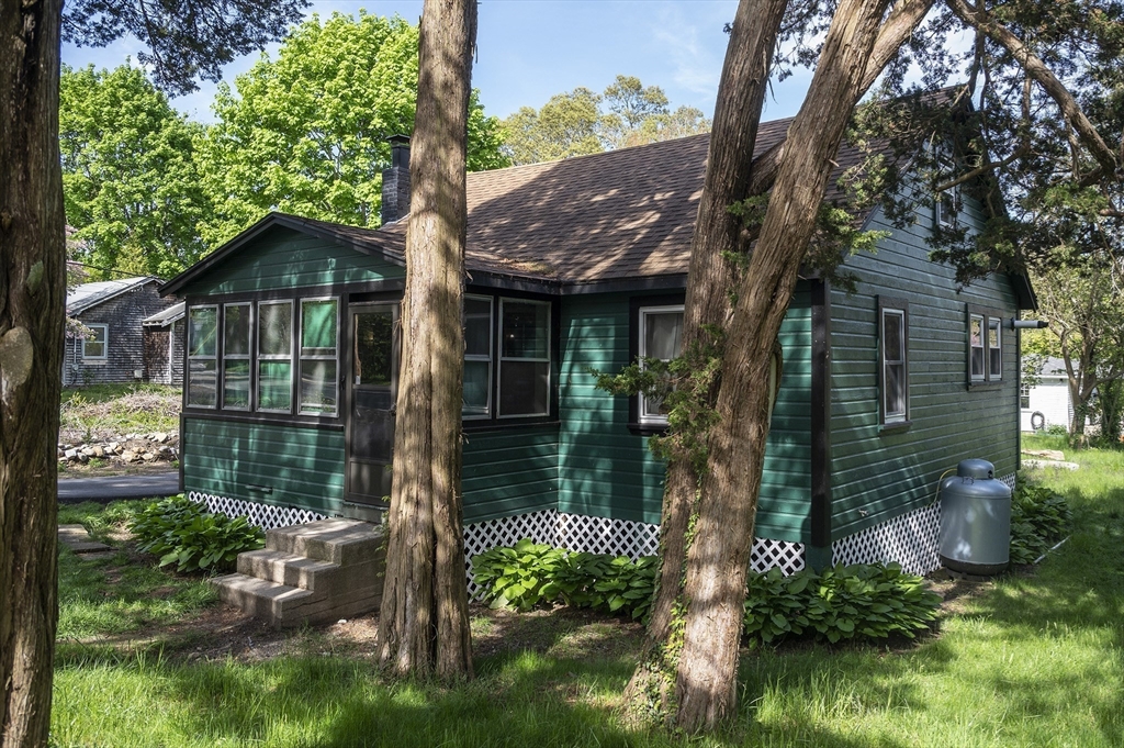 87 Howlands Ln