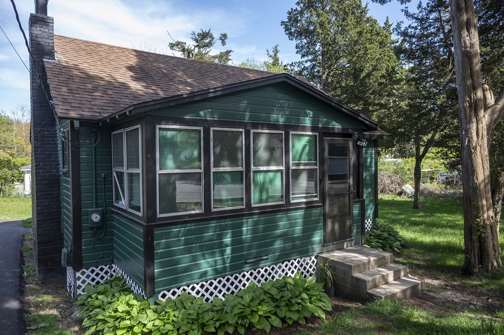 87 Howlands Ln
