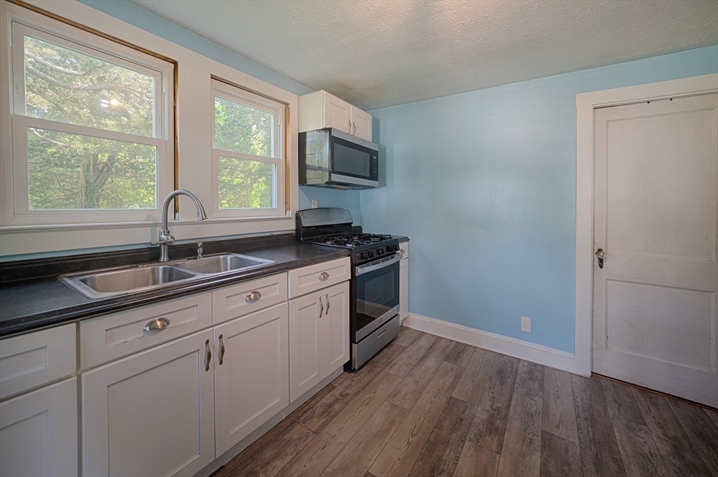 87 Howlands Ln