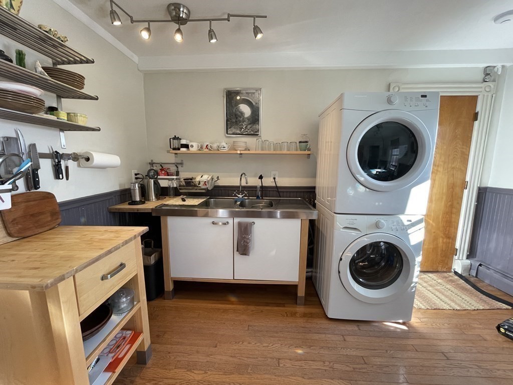 90 Congress St # 4R