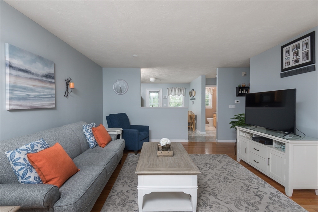 3 Boxberry Ln # 3