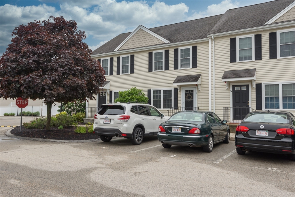 3 Boxberry Ln # 3