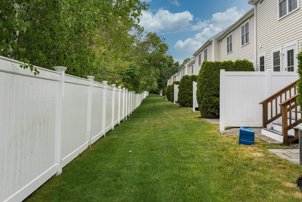 3 Boxberry Ln # 3