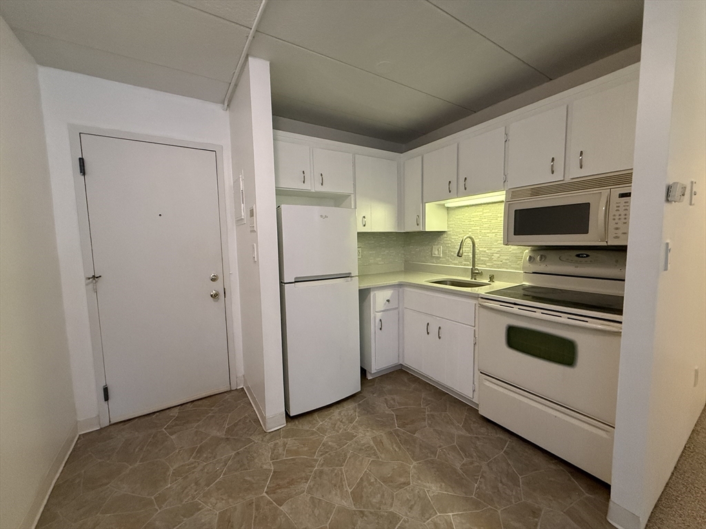 43-51 Albion St # C9