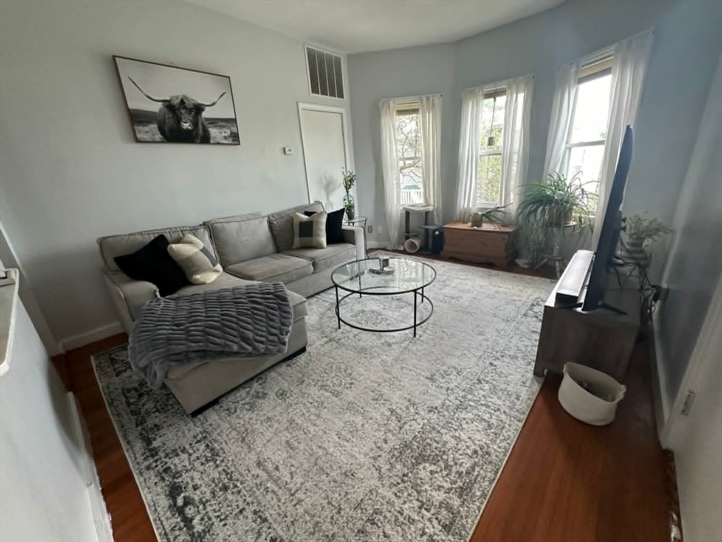 102 Sydney # 3