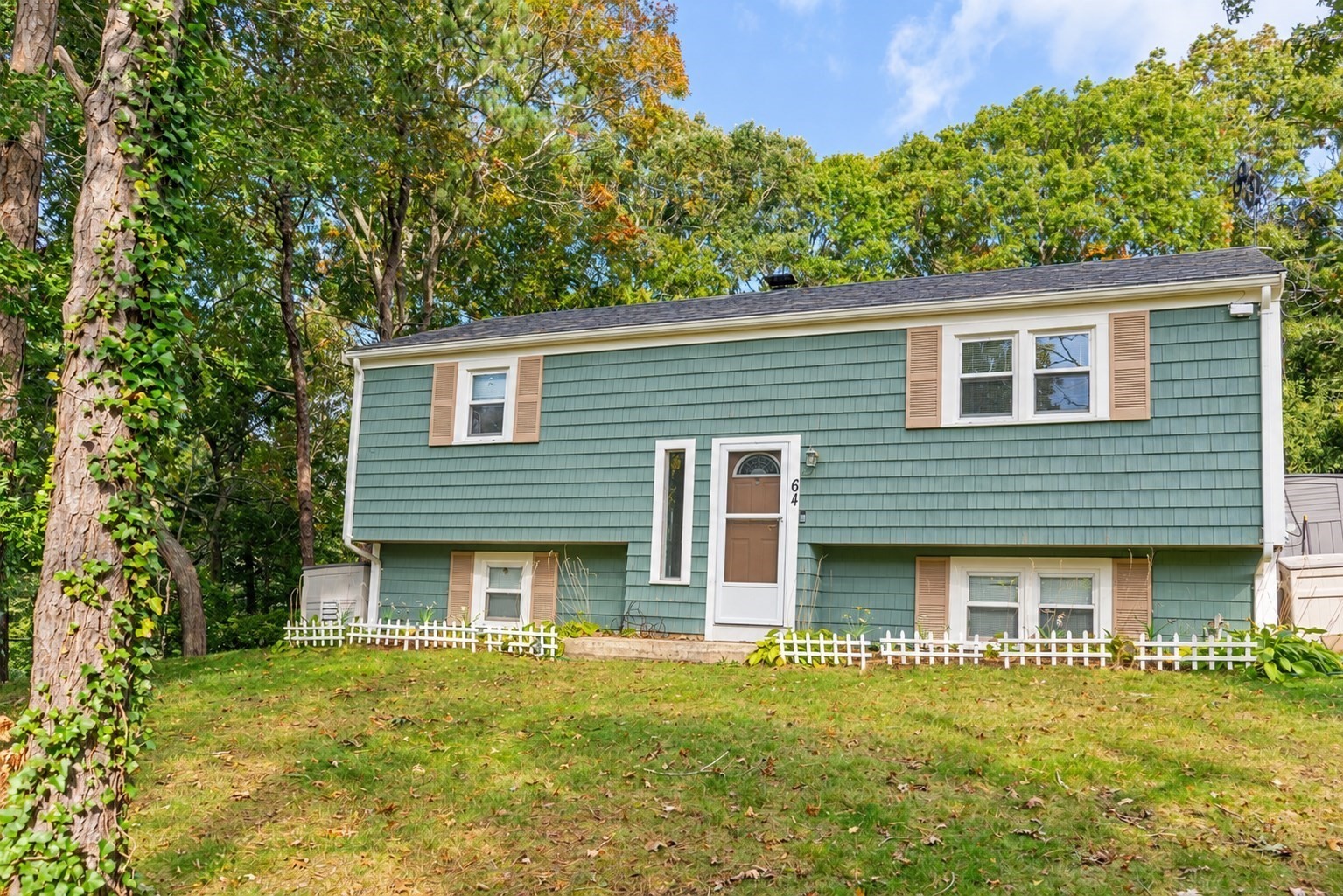 64 Hillside Dr