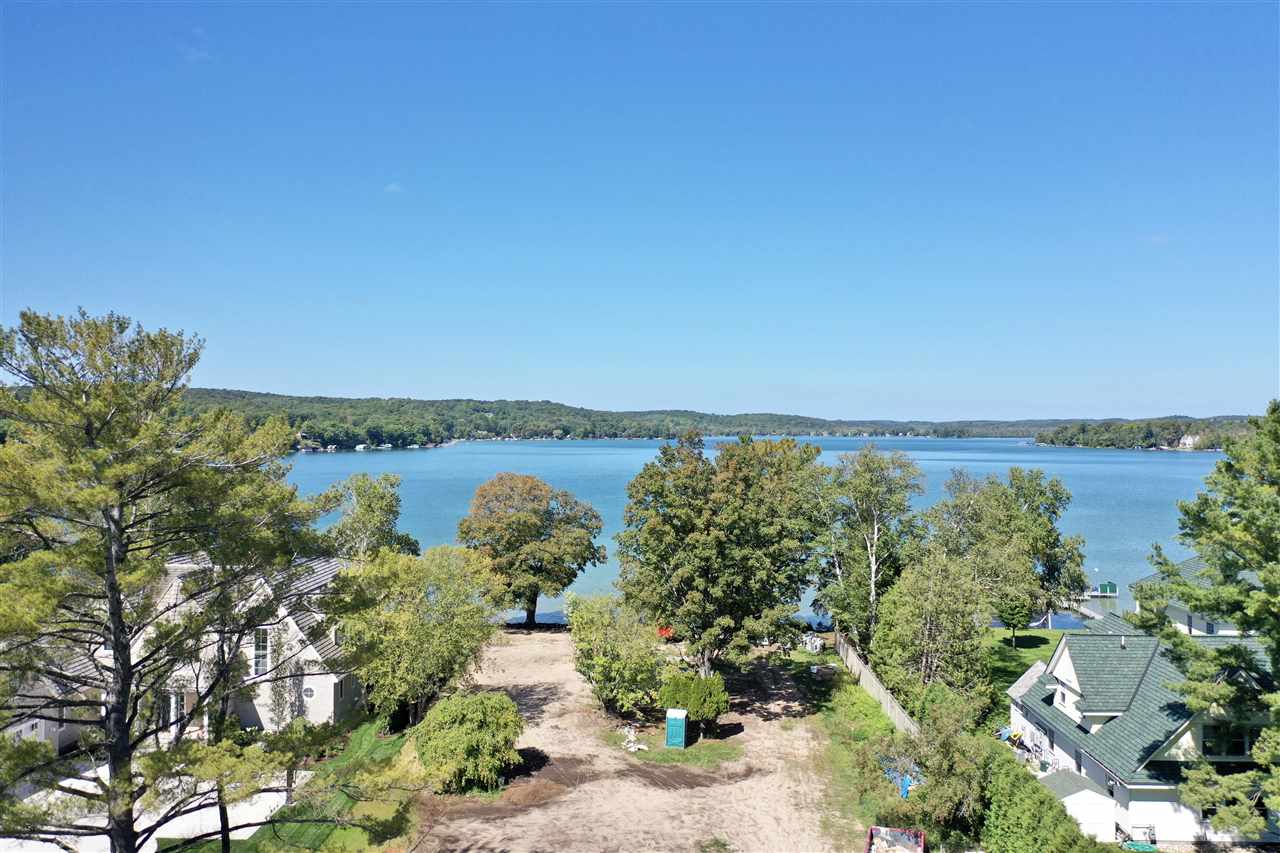 5719 Country Club Shores