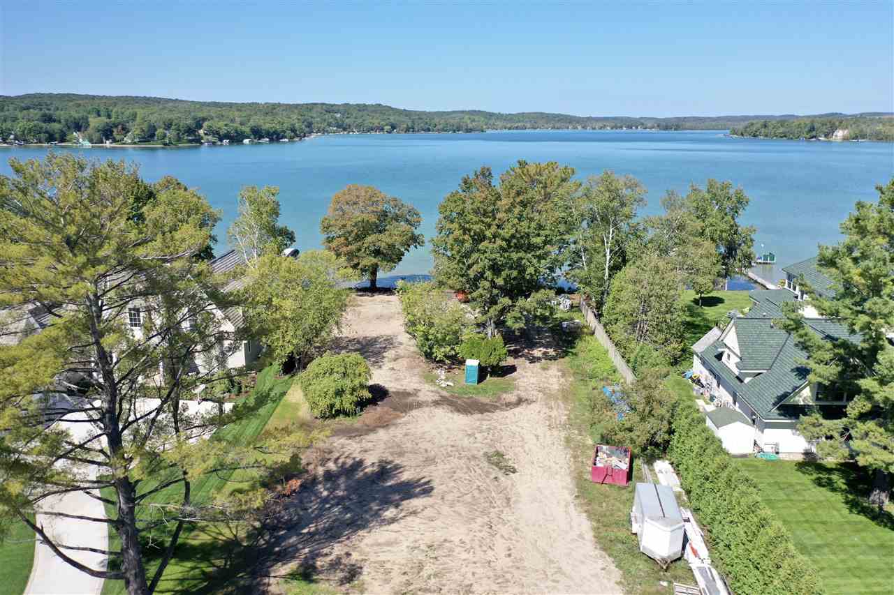 5719 Country Club Shores