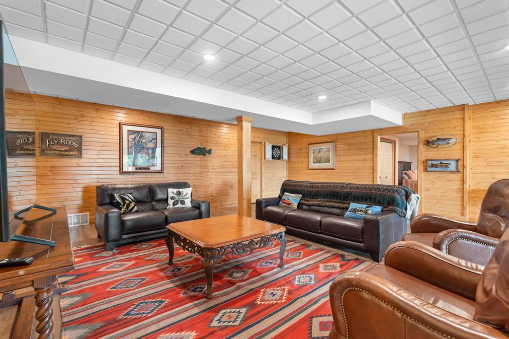 1267 Pine Tree Trail