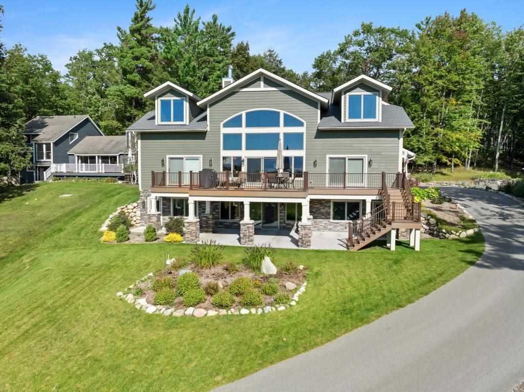 1267 Pine Tree Trail