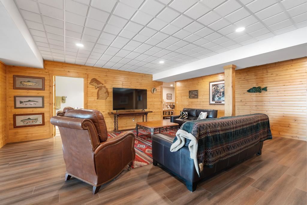 1267 Pine Tree Trail