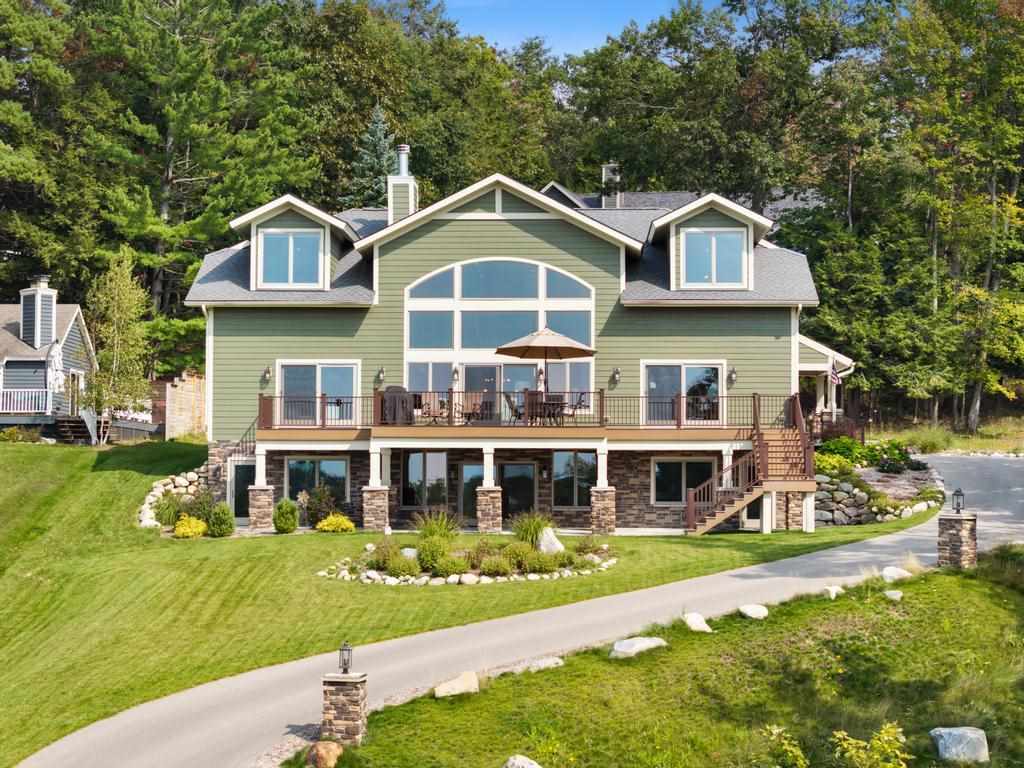 1267 Pine Tree Trail
