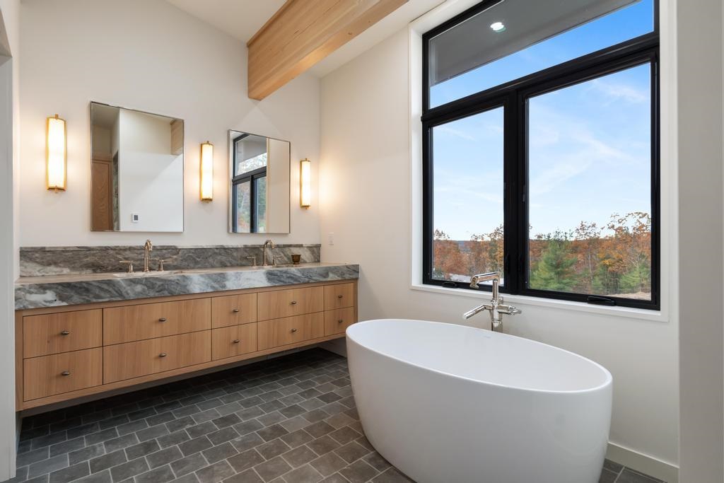 4564 Oak Bluff