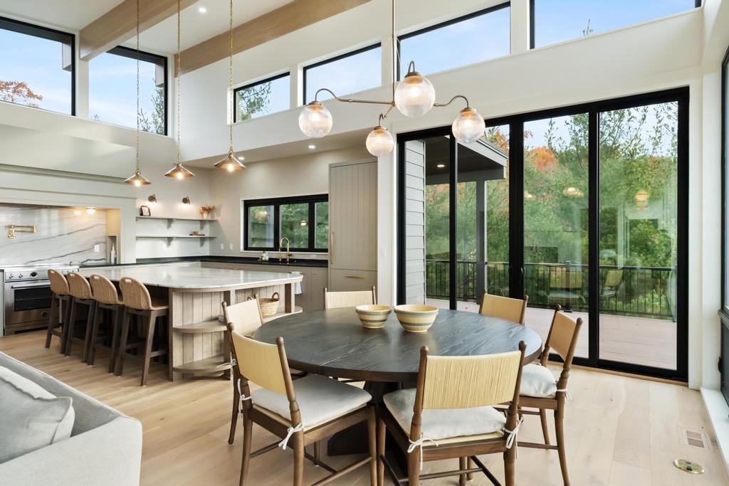 4564 Oak Bluff