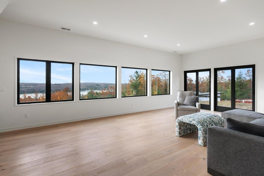 4564 Oak Bluff