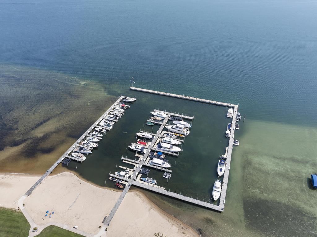 06020-27 Pine Lake Club Drive Unit: 27