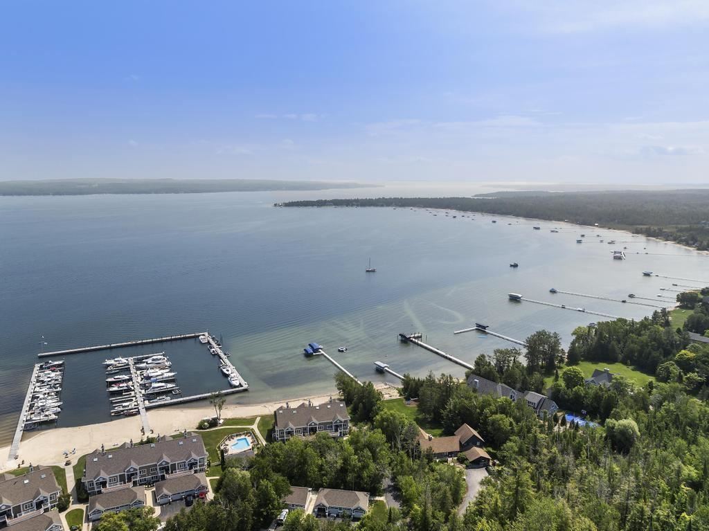 6044 Pine Lake Club Drive Unit: 83