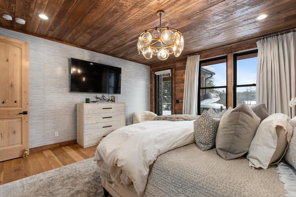 2342 Eagle Island Road