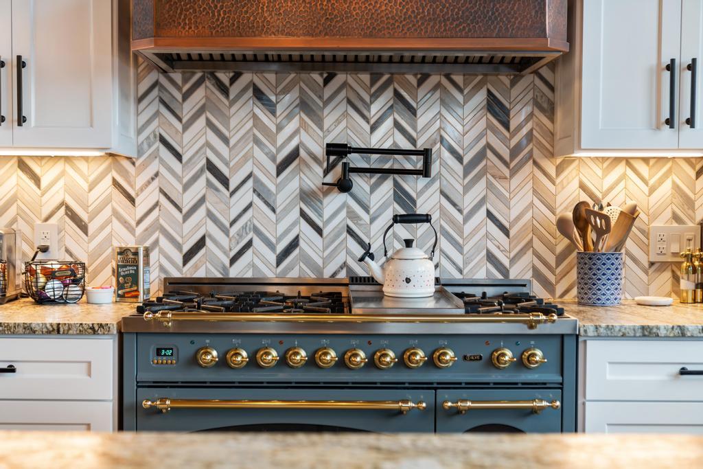 2342 Eagle Island Road