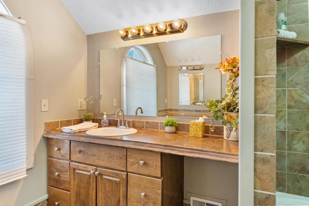 5592 Troon North