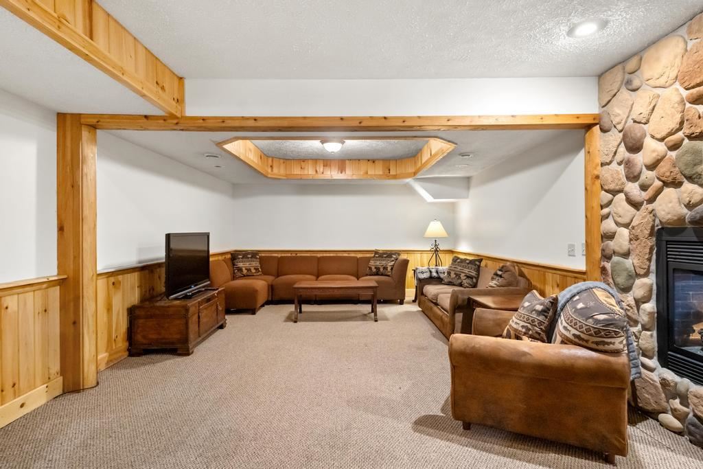 5592 Troon North