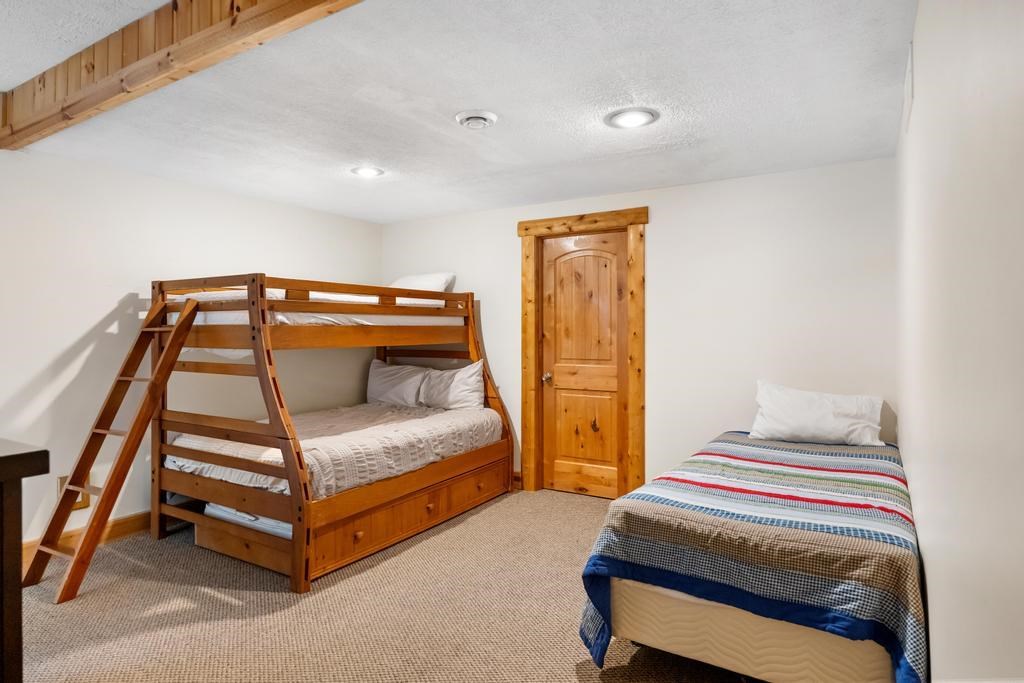 5592 Troon North