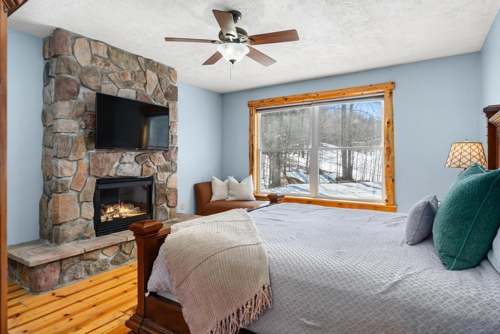 5592 Troon North