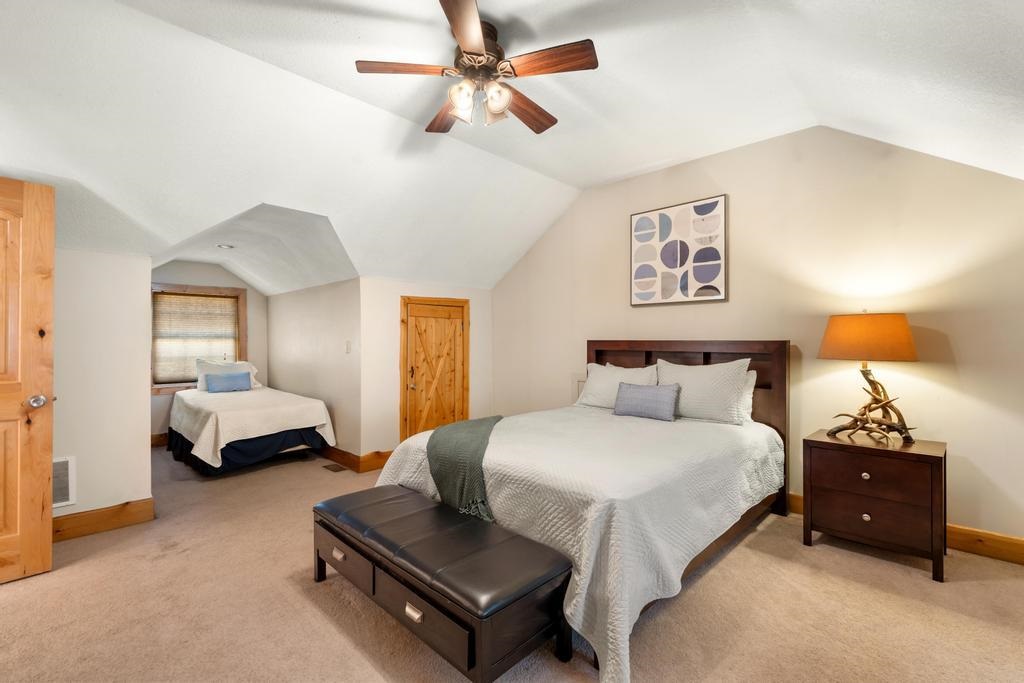 5592 Troon North