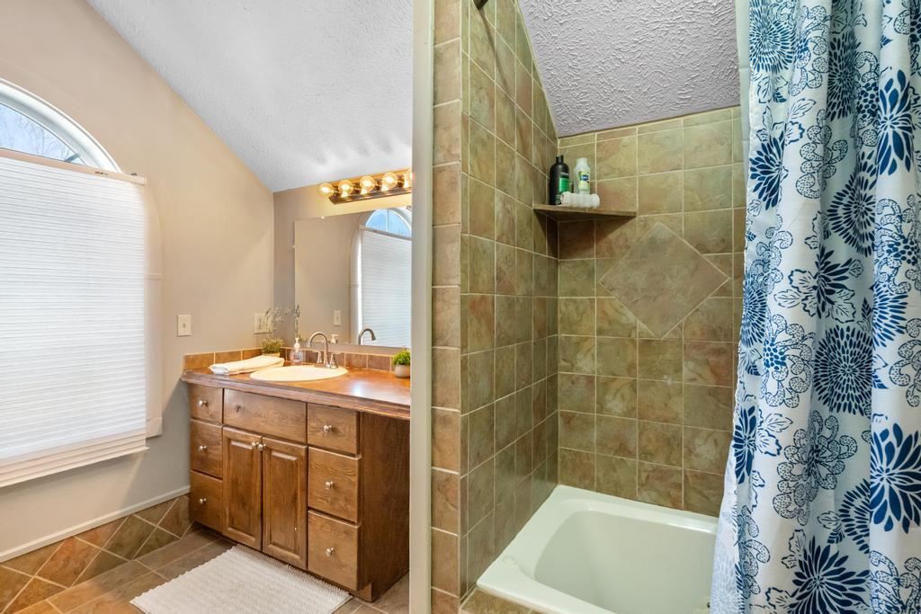 5592 Troon North