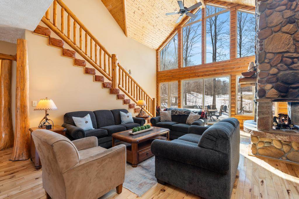 5592 Troon North