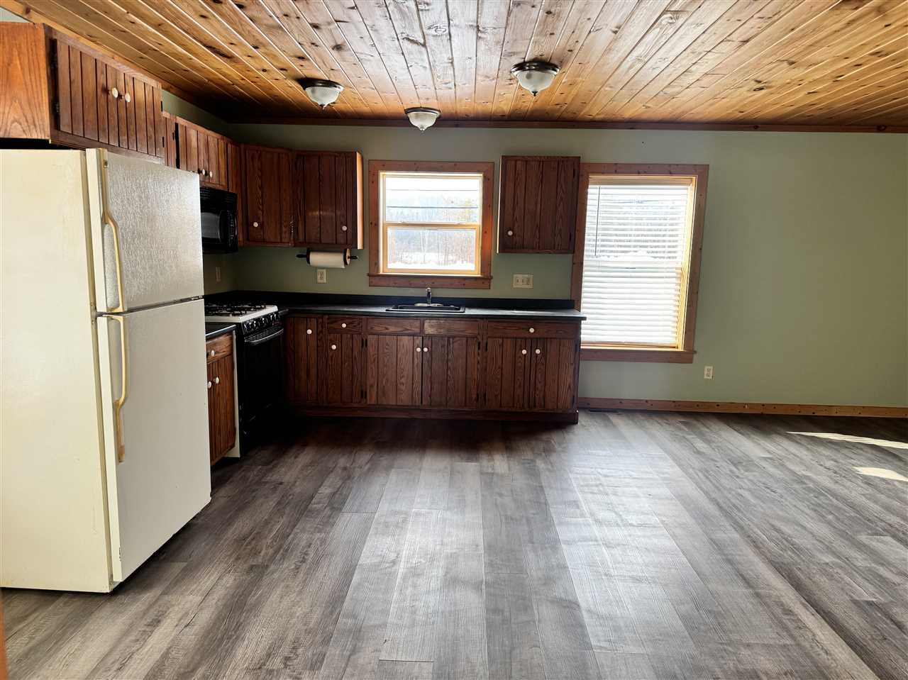 3899 Hiawatha Trail