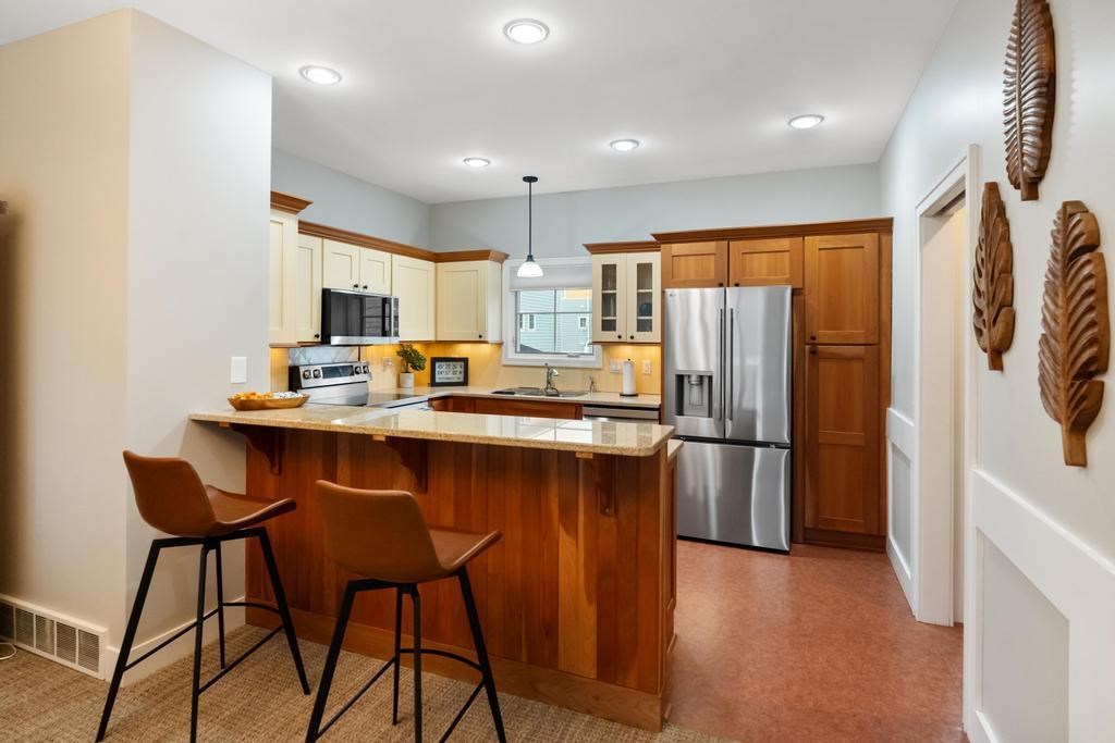 200 W Lake Street Unit: 4