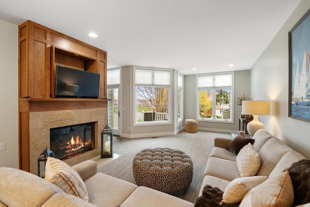 200 W Lake Street Unit: 4